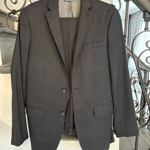 DKNY Charcoal Men's Single Breasted Wool Suit Size 38L